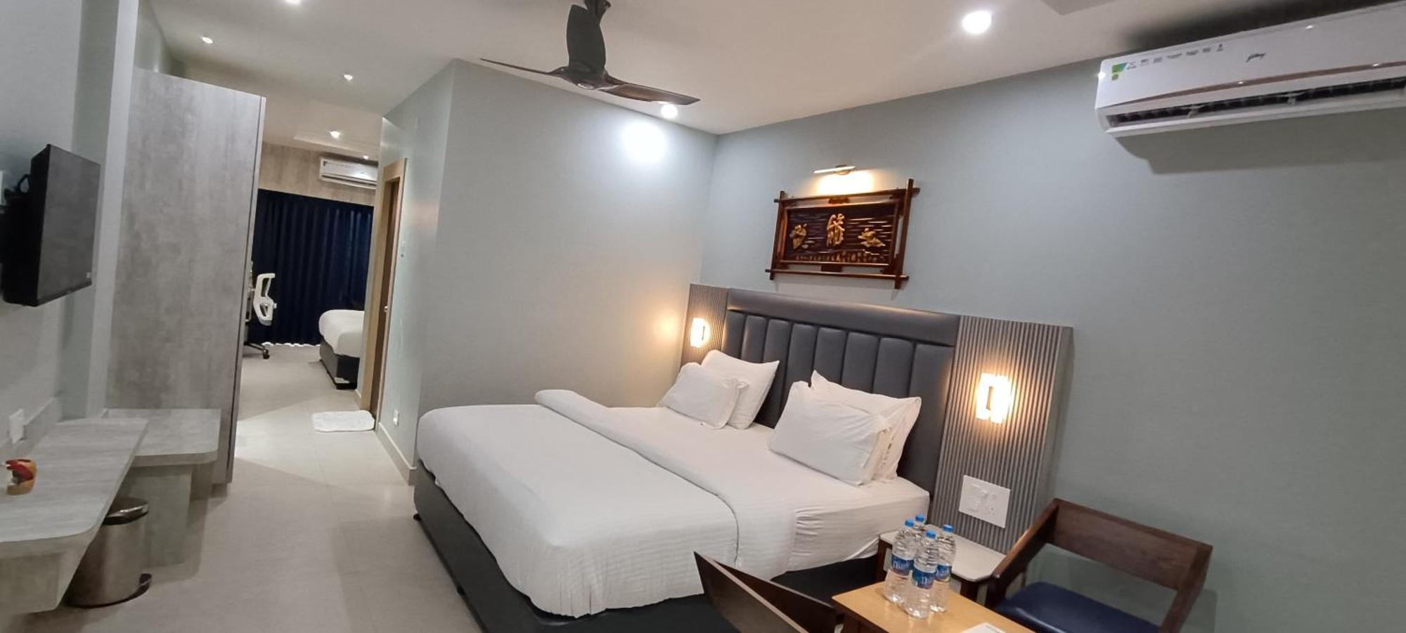 Hotel Lee Garden Near To Blue Flag Beach 500 Mtrs Puri Kültér fotó