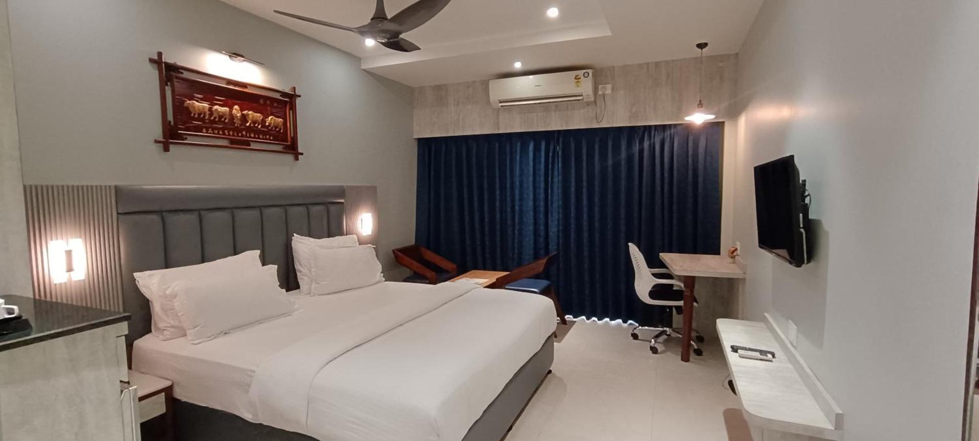 Hotel Lee Garden Near To Blue Flag Beach 500 Mtrs Puri Kültér fotó