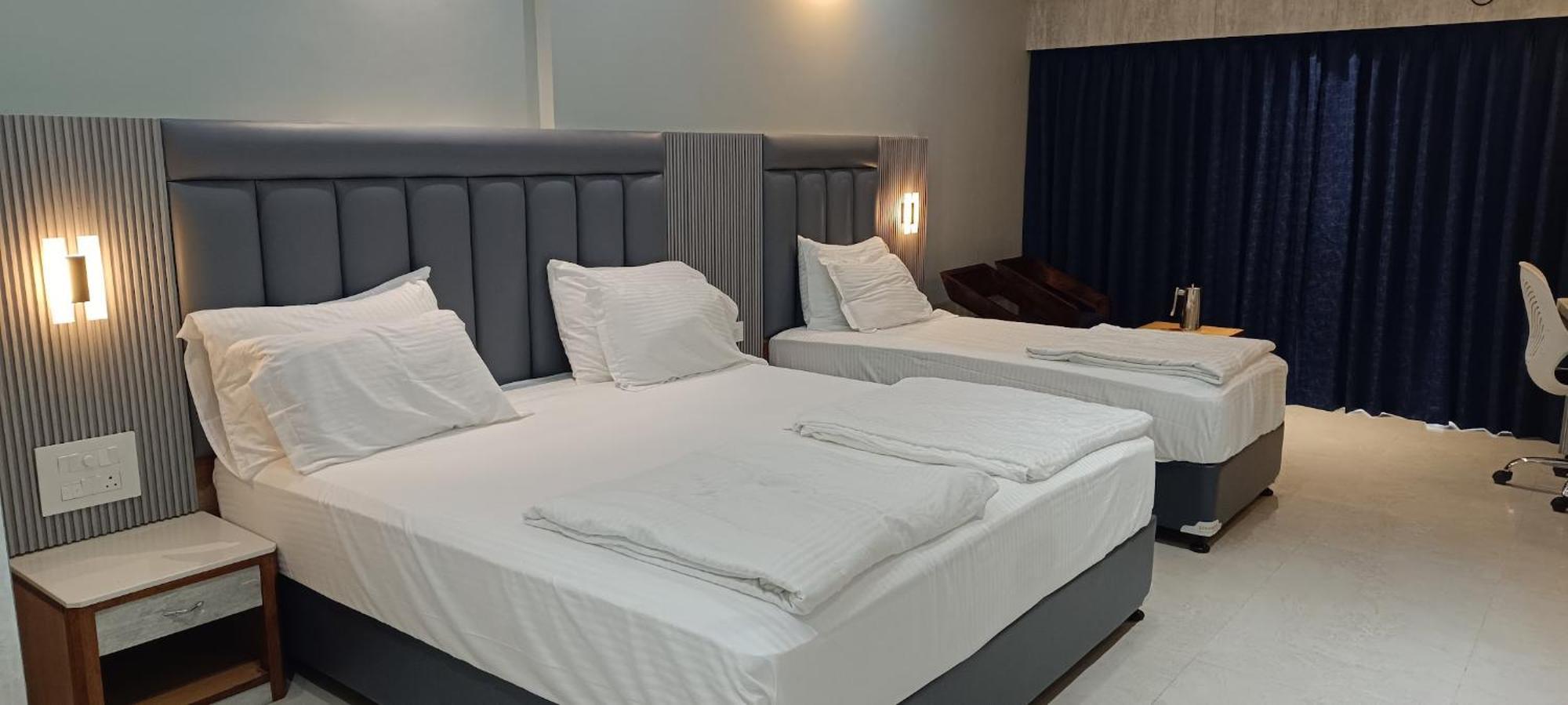 Hotel Lee Garden Near To Blue Flag Beach 500 Mtrs Puri Kültér fotó